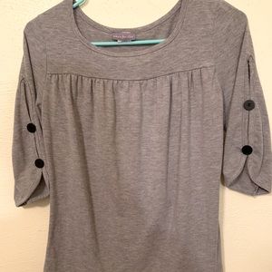 Grey shirt with 3/4 sleeves